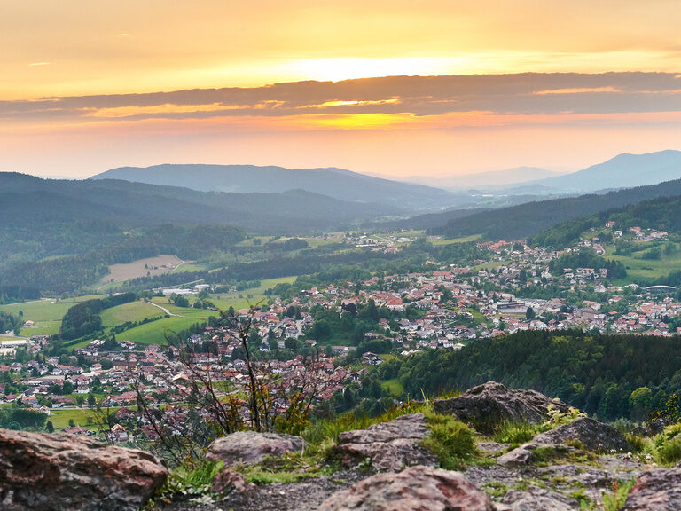Ein toller Ausblick über da schöne Bodenmais im Bayerischen Wald.