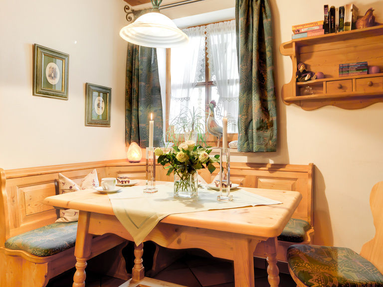 Ferienwohnung Harlachberg  -  Gemütlicher Eckbank