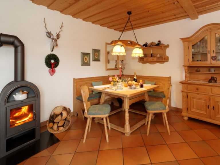 Ferienwohnung Riederin  -  Mit Kaminofen und gemütlicher Eckbank