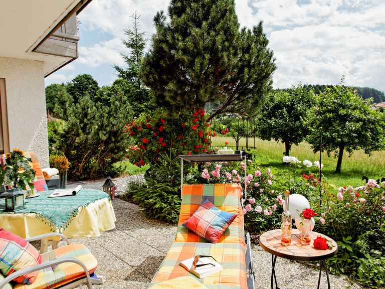 Ferienwohnung Riedering  -  Terrasse mit Blick ins Grüne