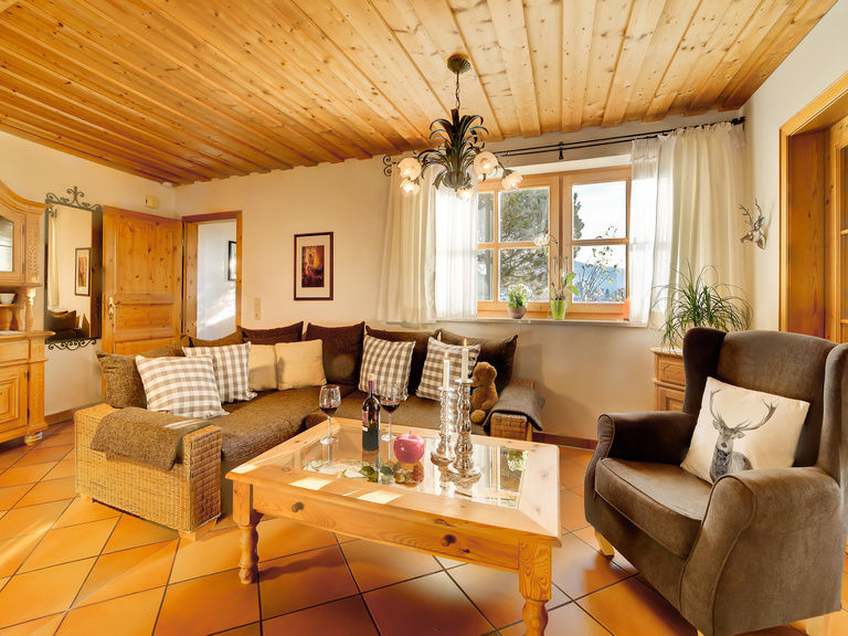 Ferienwohnung Riderin  -  Gemütliches Wohnzimmer im bayerischen Landhausstil