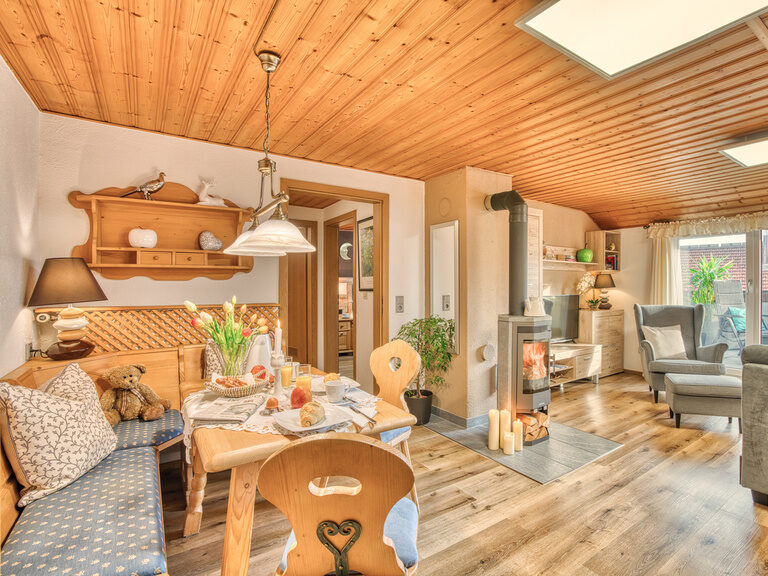 Gemütliche Chalet-Ferienwohnung mit Kamin und Eckbank direkt in Bodenmais