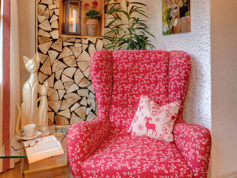 Chalet-Wohnung mit Wintergarten und Ohrenbackensessel bei Ferienwohnungen Kirchberger in Bodenmais