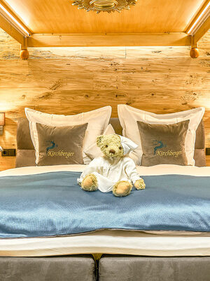 Himmelbett im Schlafzimmer in der Luxus-Ferienwohnung Enzian in Bodenmais