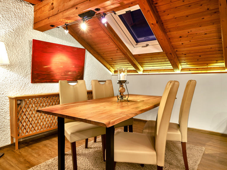 Moderner Esstisch in der Ferienwohnung Arber in Bodenmais