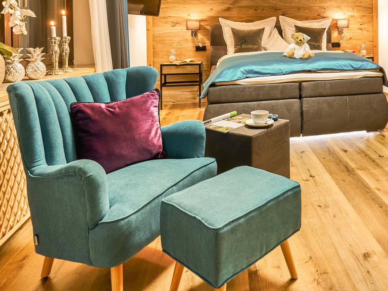 Detailaufnahme vom hochwertig eingerichteten Schlafzimmer in der Ferienwohnung Enzian