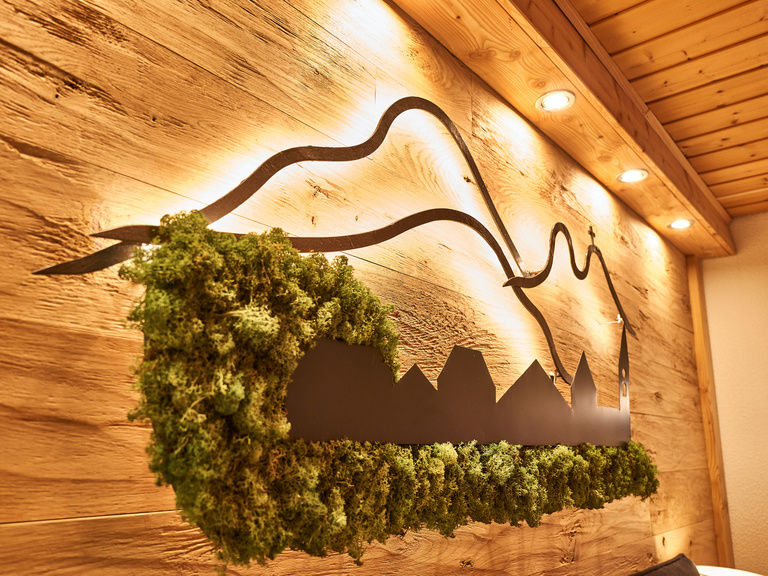 Modern und hochwertig eingerichtetes Schlafzimmer in unserer Ferienwohnung Hochzell