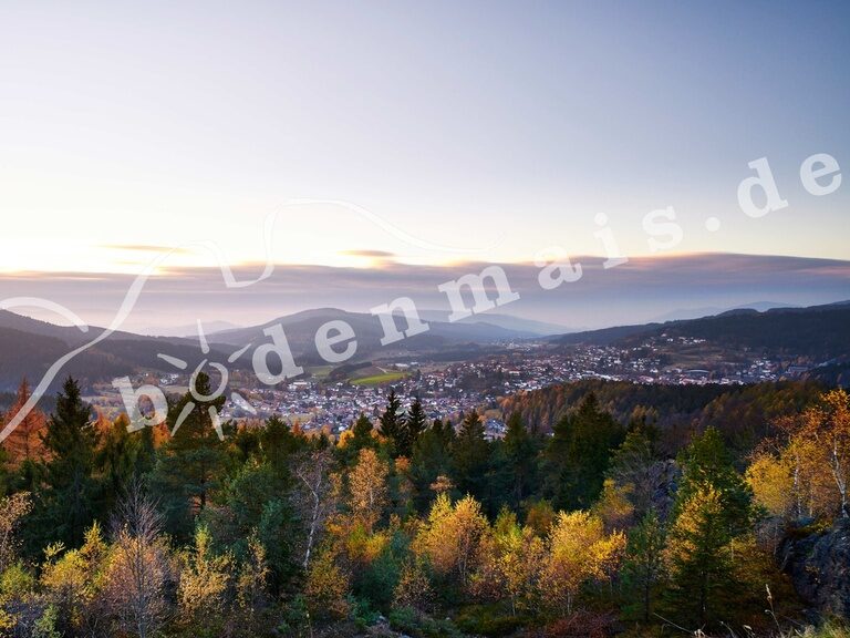 Panoramabild vom Silberberg auf Bodenmais im Herbst